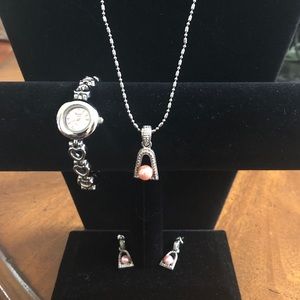 Necklace and earring set